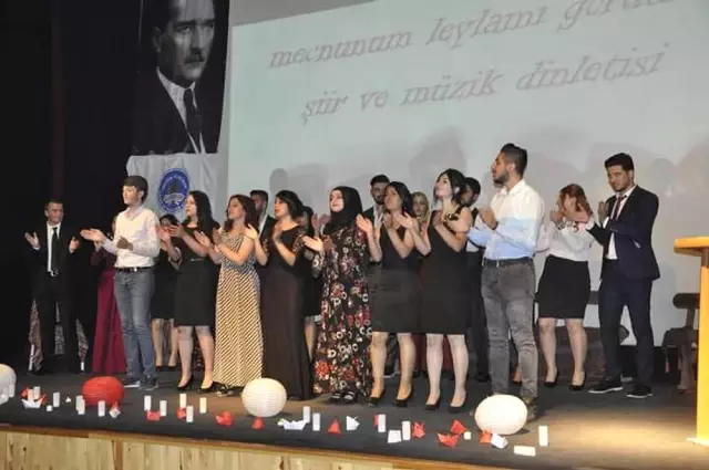 Gürün'de Öğrencilerden Şiir ve Müzik Dinletisi Gürün'de Öğrencilerden Şiir ve Müzik Dinletisi