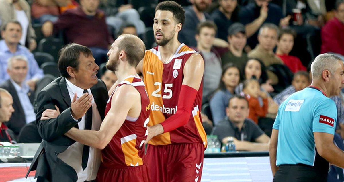 Hakeme Küçük Düşürücü Söz Kullanan Ergin Ataman 3 Maç Ceza Aldı