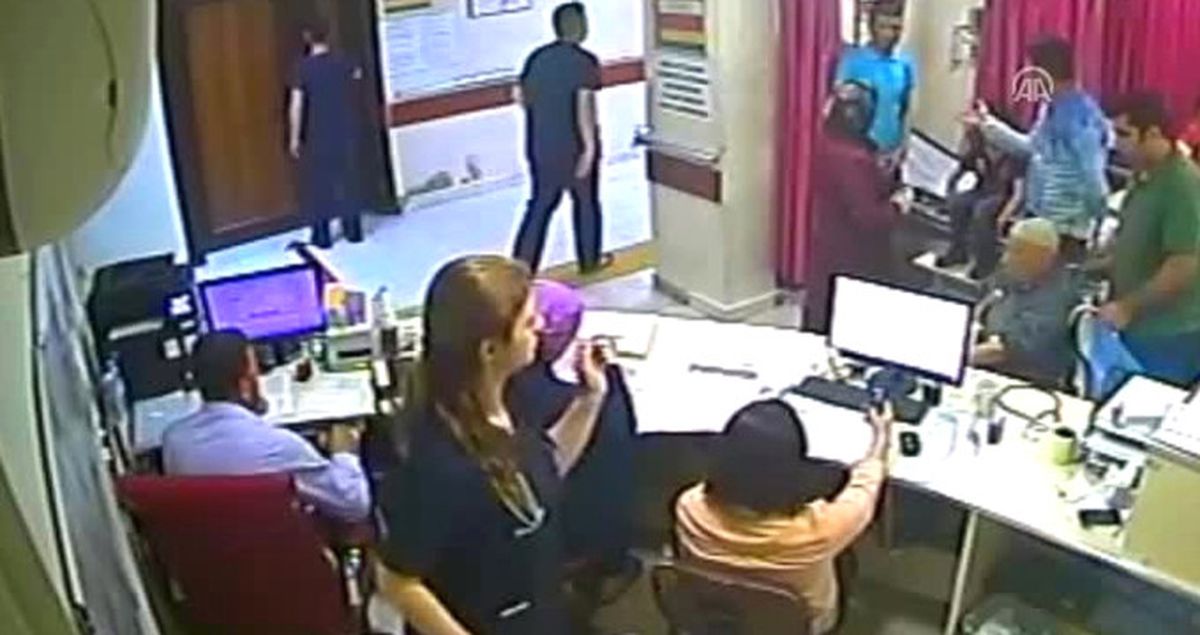 Şanlıurfa'da Sağlık Görevlilerinin Darp Edilme Anı Güvenlik Kamerasında