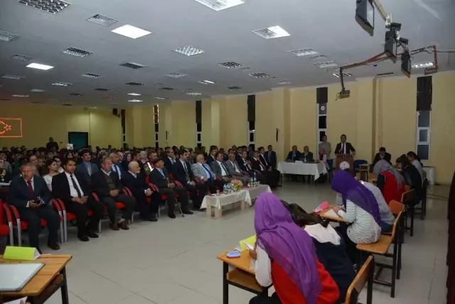 Vali Necati Şentürk Öğrencilerle Buluştu