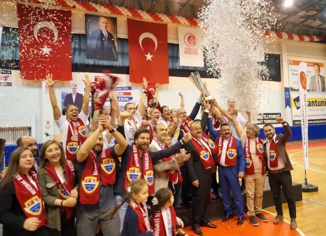 Bayanlar Hentbol Ligi'ni Kastamonu Belediyespor Şampiyon Tamamladı