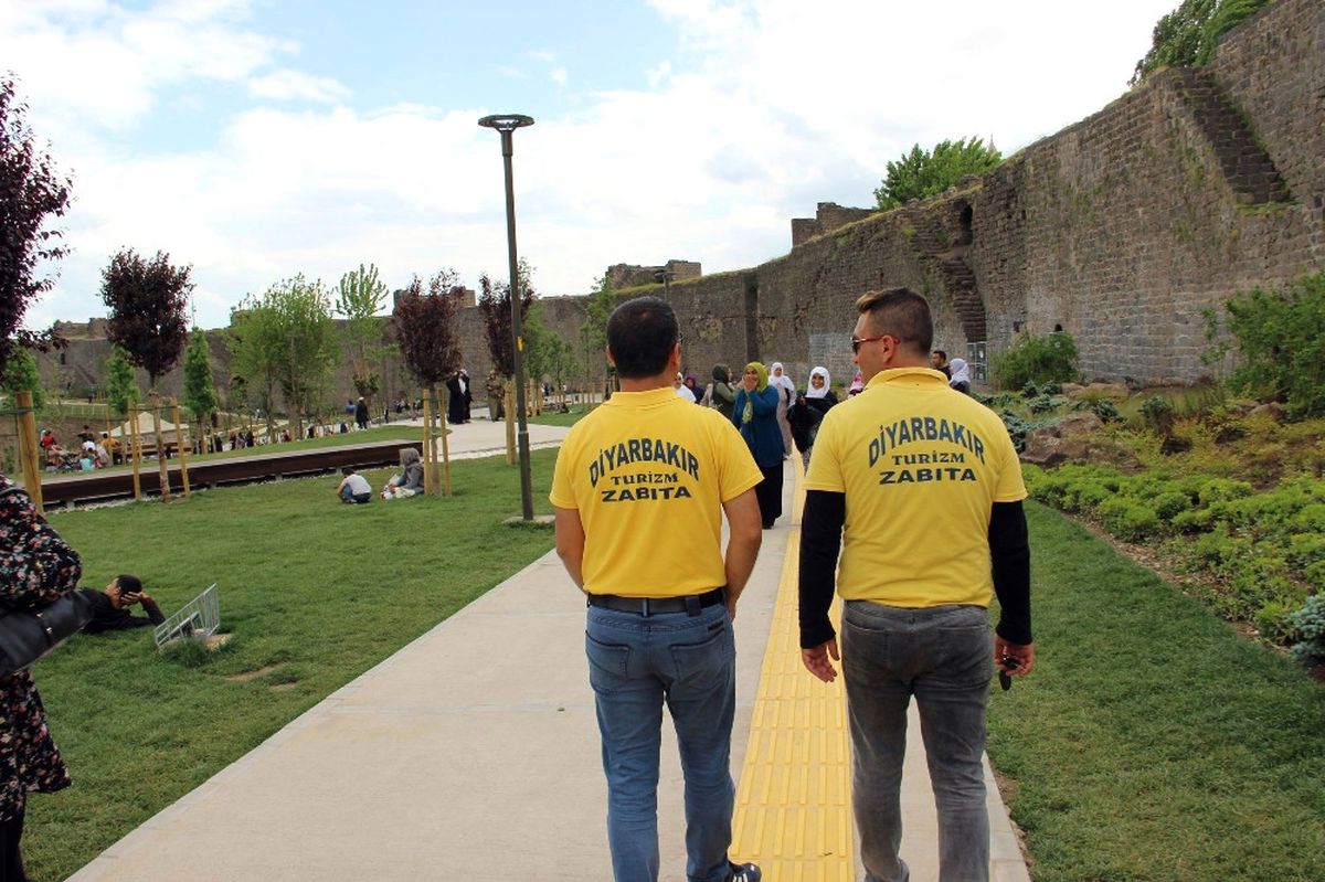 Diyarbakır'da 6 Dil Bilen Turizm Zabıtaları Göreve Başladı