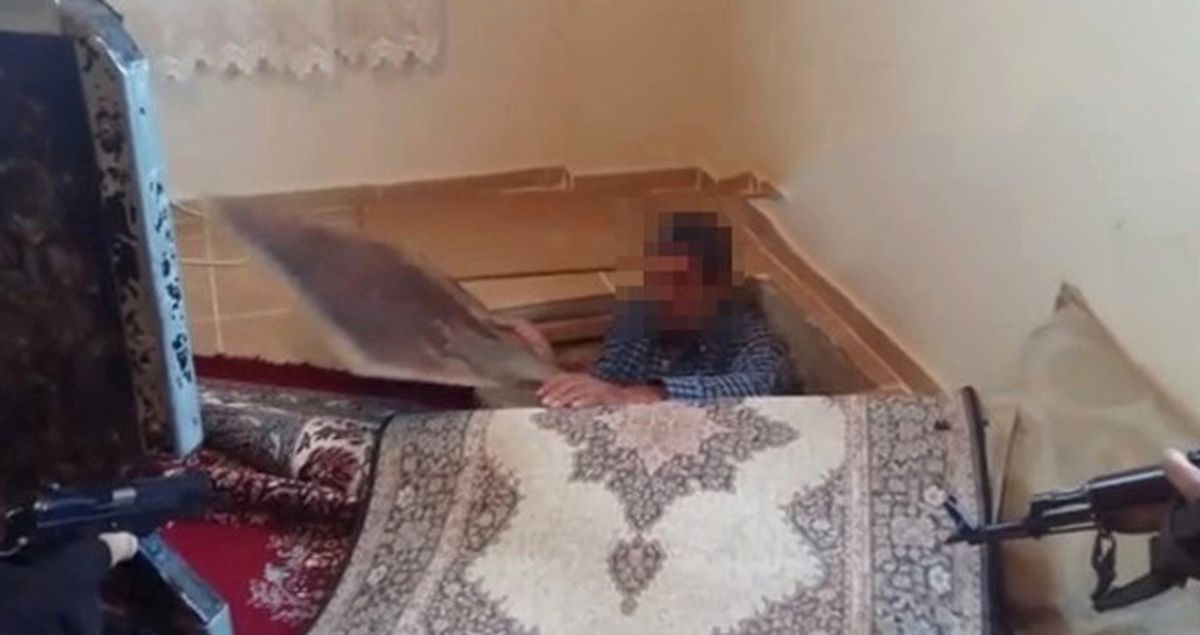 Cinayetten Aranan Şüpheli, Kilimin Altındaki Gizli Bölmeden Çıktı