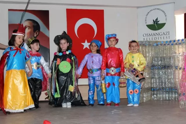 Atıklardan Ev Eşyası ve Kıyafet Yaptılar Atıklardan Ev Eşyası ve Kıyafet Yaptılar