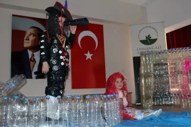 Atıklardan Ev Eşyası ve Kıyafet Yaptılar Atıklardan Ev Eşyası ve Kıyafet Yaptılar