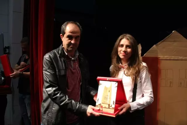 Bozüyük'te Çocuklar İçin 'Keloğlan'ın Becerikli Eşeği' Sahnelendi Bozüyük'te Çocuklar İçin 'Keloğlan'ın Becerikli Eşeği' Sahnelendi