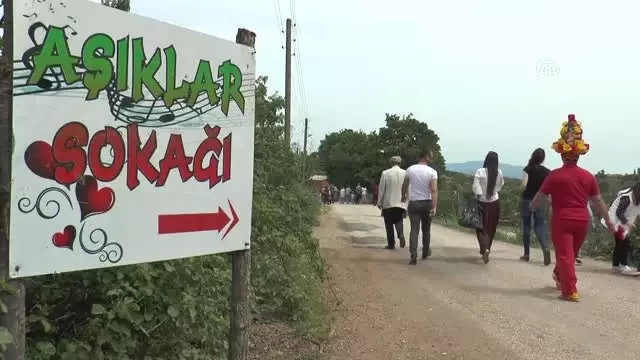 Eş Adaylarını 'Aşıklar Sokağı'Nda Aradılar Eş Adaylarını 'Aşıklar Sokağı'Nda Aradılar