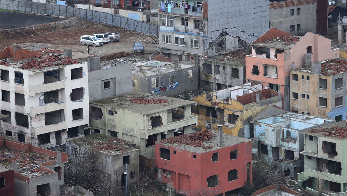 Fikirtepe'de Hayat Kabusa Döndü! Madde Bağımlıları Boşalan Evlere Yerleşti, Terör Estiriyolar