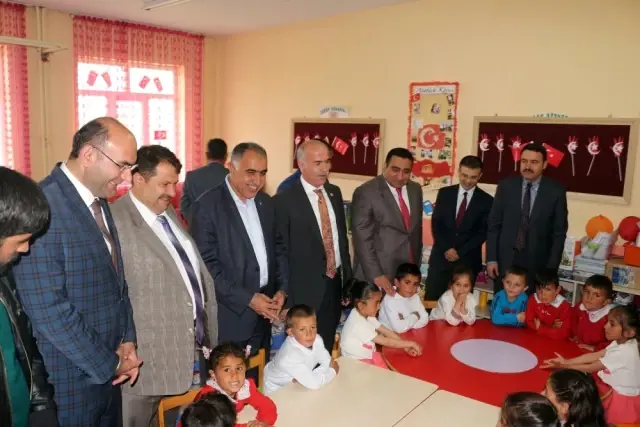 Ağrı'da İhtiyaç Sahibi 115 Öğrenciye Yardım Dağıtıldı