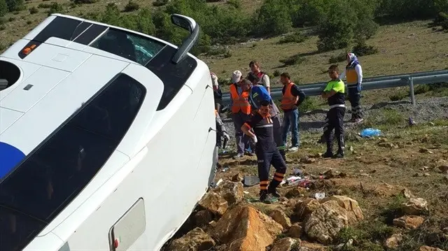 Çorum'da Yolcu Otobüsü Devrildi : 1 Ölü, 38 Yaralı