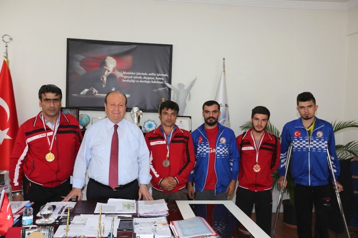 Engelli Sporculardan Başkan Özakcan'a Ziyaret