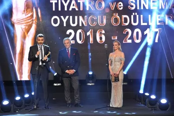 22. Sadri Alışık Tiyatro ve Sinema Oyuncu Ödülleri Sahiplerini Buldu (2) 22. Sadri Alışık Tiyatro ve Sinema Oyuncu Ödülleri Sahiplerini Buldu (2)