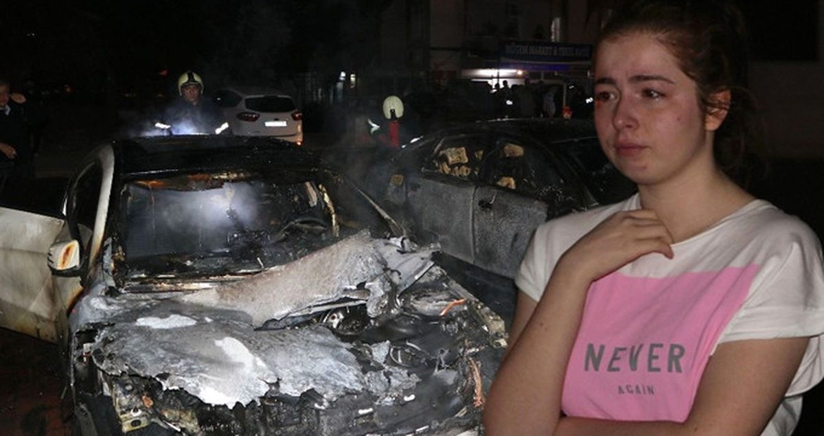 Ailesine Kızan Şizofreni Genç, Komşularının Lüks Otomobillerini Ateşe Verdi