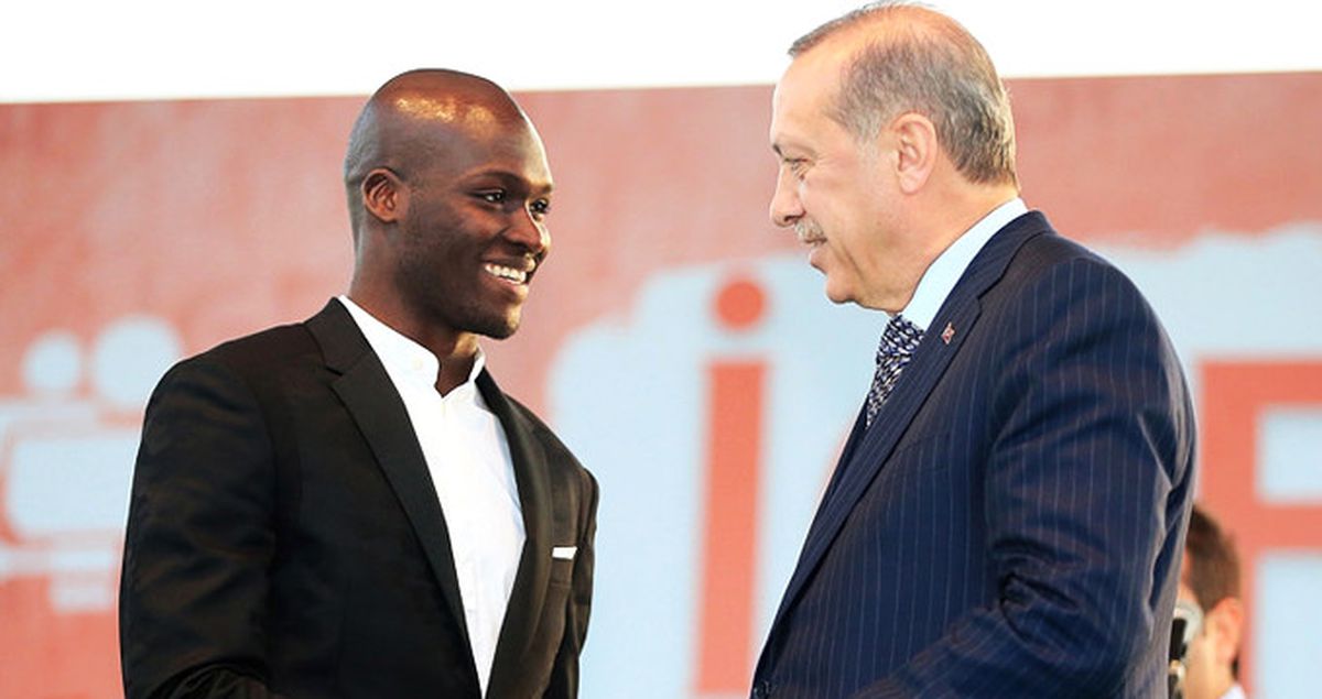 Moussa Sow'un, Cumhurbaşkanı Erdoğan'la Fotoğrafı Beğeni Topladı