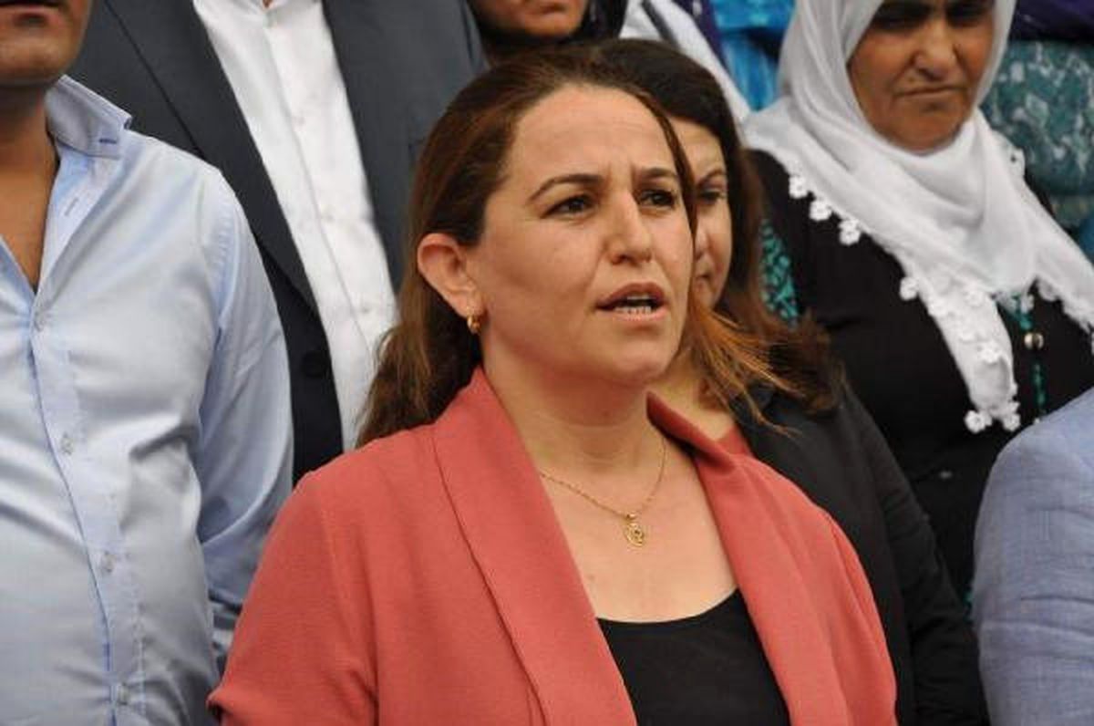 Siirt Belediyesi Eş Başkanı Belkıza Epözdemir Tutuklandı