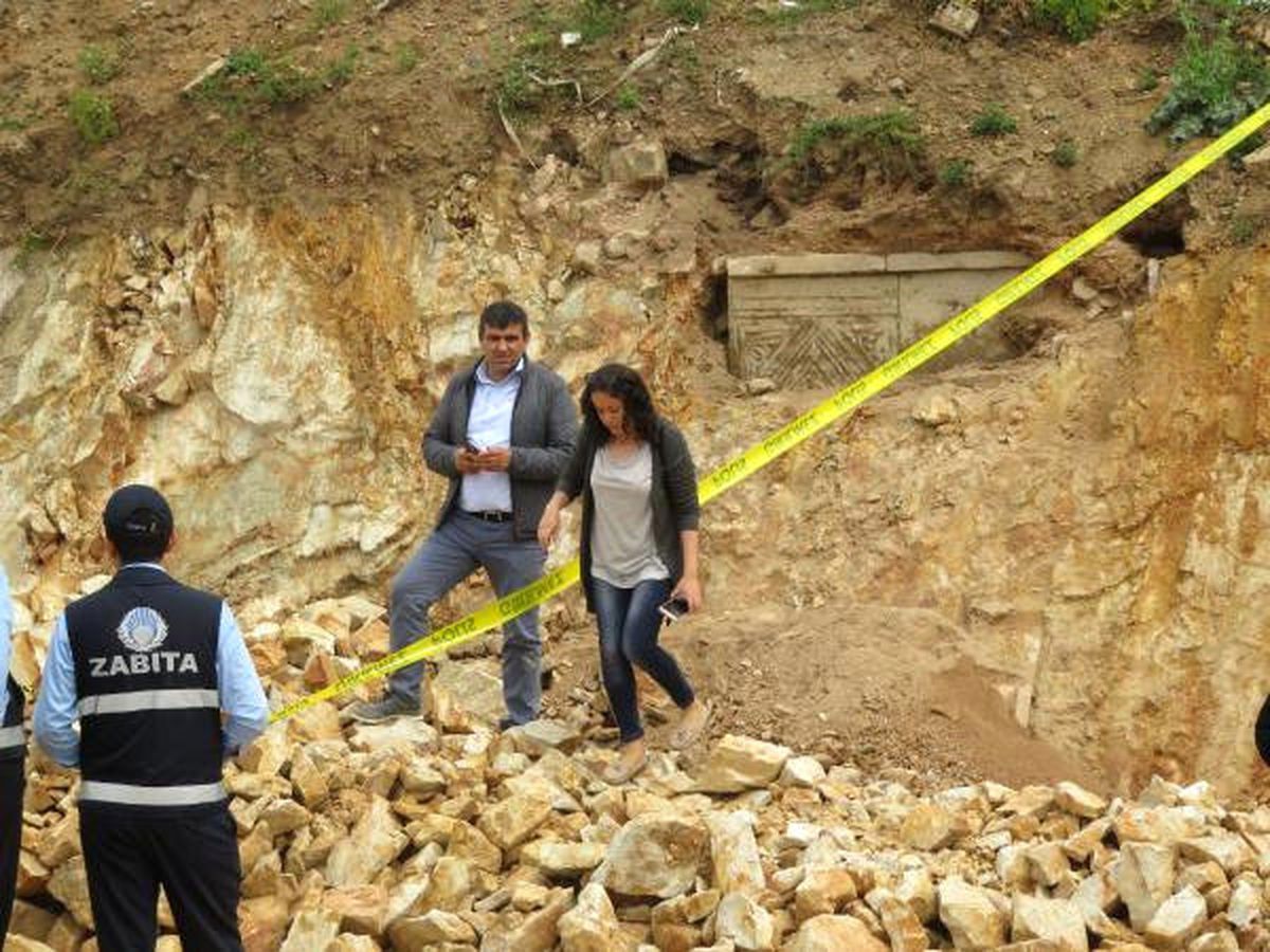 Tuzla'da Yol Çalışmalarında Tarihi Lahit Mezarlar Bulundu