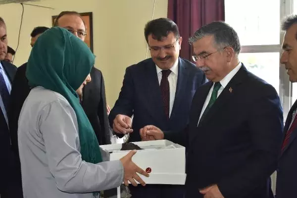 Bakan Yılmaz, Robot Yarışmasının Startını Verdi (2)