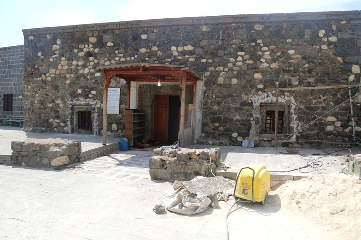 Cizre Belediyesi Mem U Zin Türbesi ve Mir Abdaliye Medresesi'nde Restorasyon Çalışması Başlattı