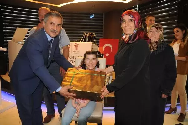 Engelli Annesi, 'Yılın Annesi' Seçildi