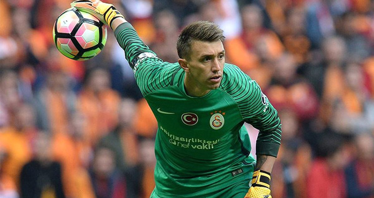 Galatasaray'da Muslera İsyan Etti: Her Gelen Farklı Sistem Oynatıyor