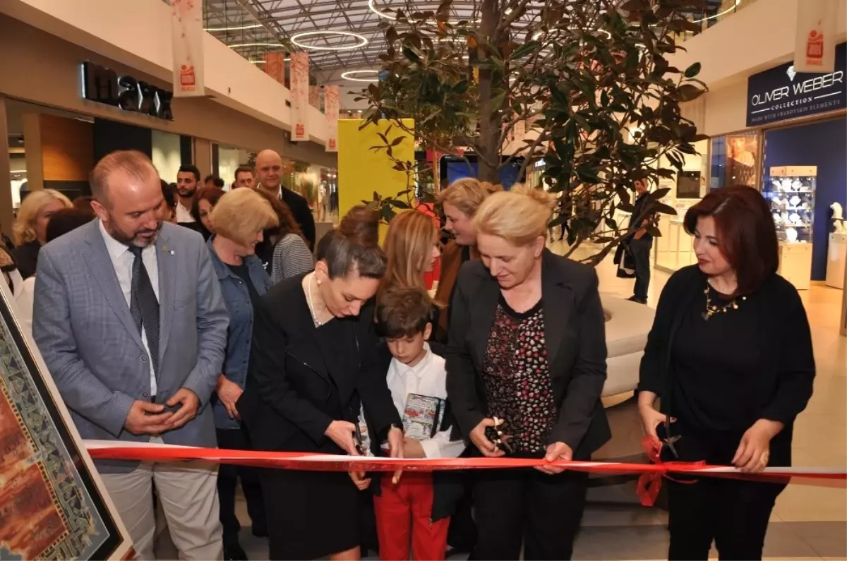 Kosova'da Yoğun İlgi Gören Sergi