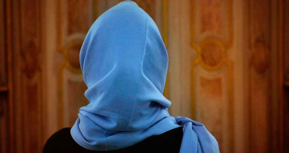 ABD'de Öğrencisinin Başını Zorla Açan Öğretmen Kovuldu