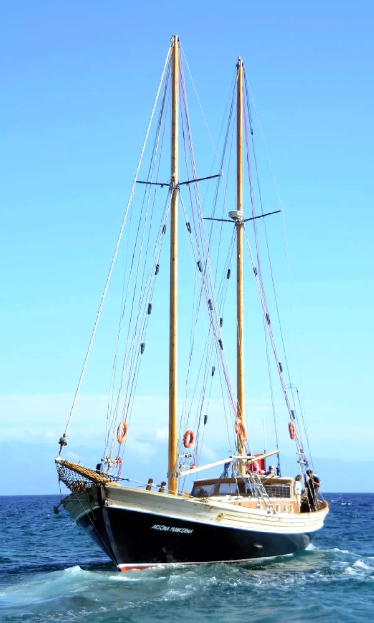 Aksona Mancorna, Türk Sanat Müziği Ezgileriyle Denize İndi