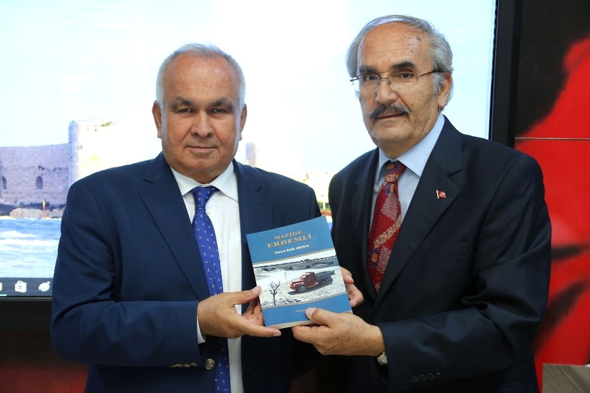 Erdemli Belediyesi, 'Mazide Erdemli' Kitabı İçin İmza Günü Düzenledi