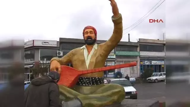 Şanlıurfa Siverek'teki Şivan Perver Heykeli Kırıldı Şanlıurfa Siverek'teki Şivan Perver Heykeli Kırıldı