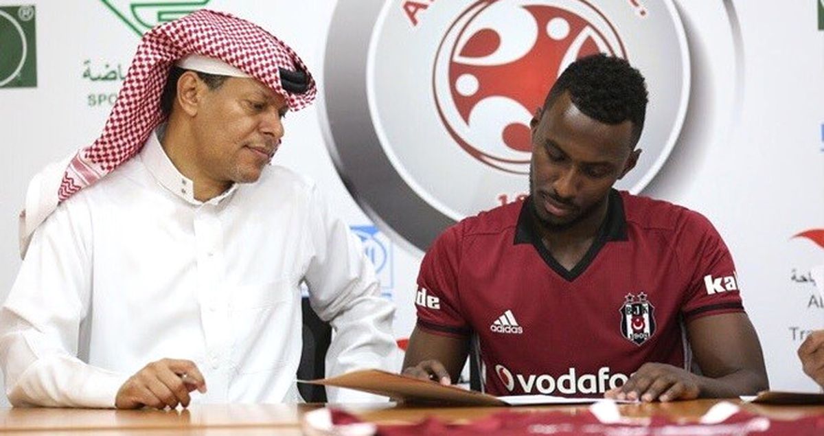 Arap Futbolcu, İmza Töreninde Beşiktaş Forması Giydi