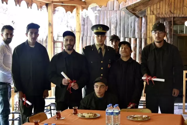 Bir Günlüğüne Asker Olup Terhis Belgesi Aldılar