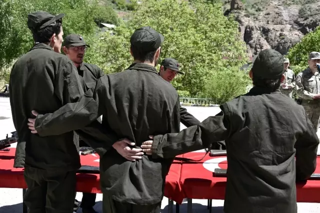 Bir Günlüğüne Asker Olup Terhis Belgesi Aldılar