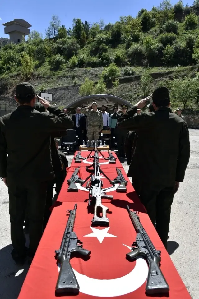 Bir Günlüğüne Asker Olup Terhis Belgesi Aldılar