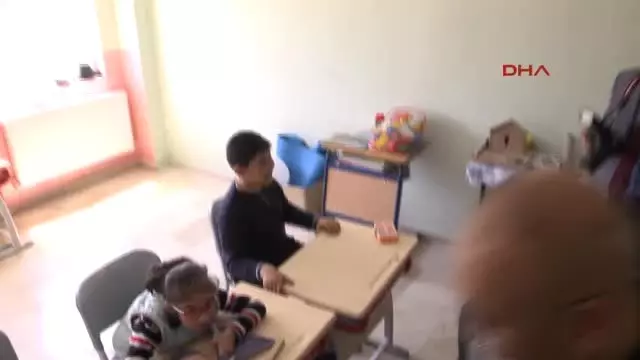 Bitlis Emniyet Müdürü'nden Engelli Öğrencilere Ziyaret Bitlis Emniyet Müdürü'nden Engelli Öğrencilere Ziyaret