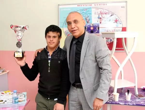 Bitlis Emniyet Müdürü'nden Engelli Öğrencilere Ziyaret