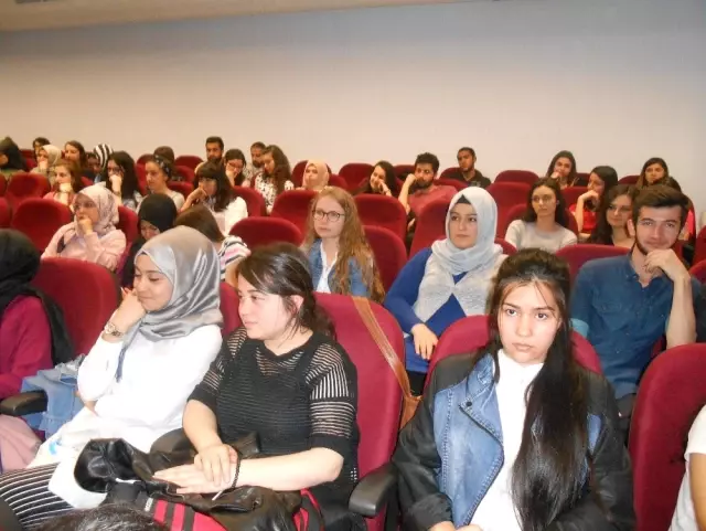 Esogü'de 'Eskişehirli Şairlerin Dilinden Şiir Dinletisi Şöleni'