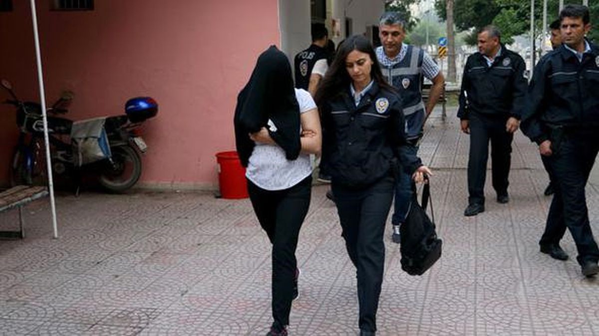 Karı Kocalı Eskort Çetesi Çökertildi