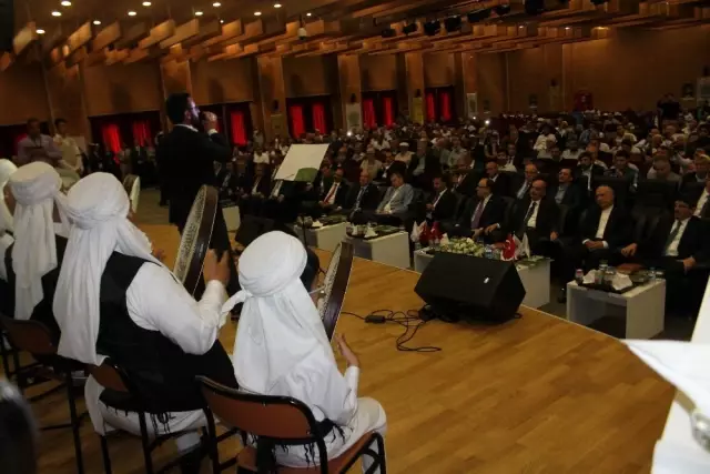 Siirt'te 'Şeyh Muhammed El Hazin Sempozyumu' Düzenlendi Siirt'te 'Şeyh Muhammed El Hazin Sempozyumu' Düzenlendi