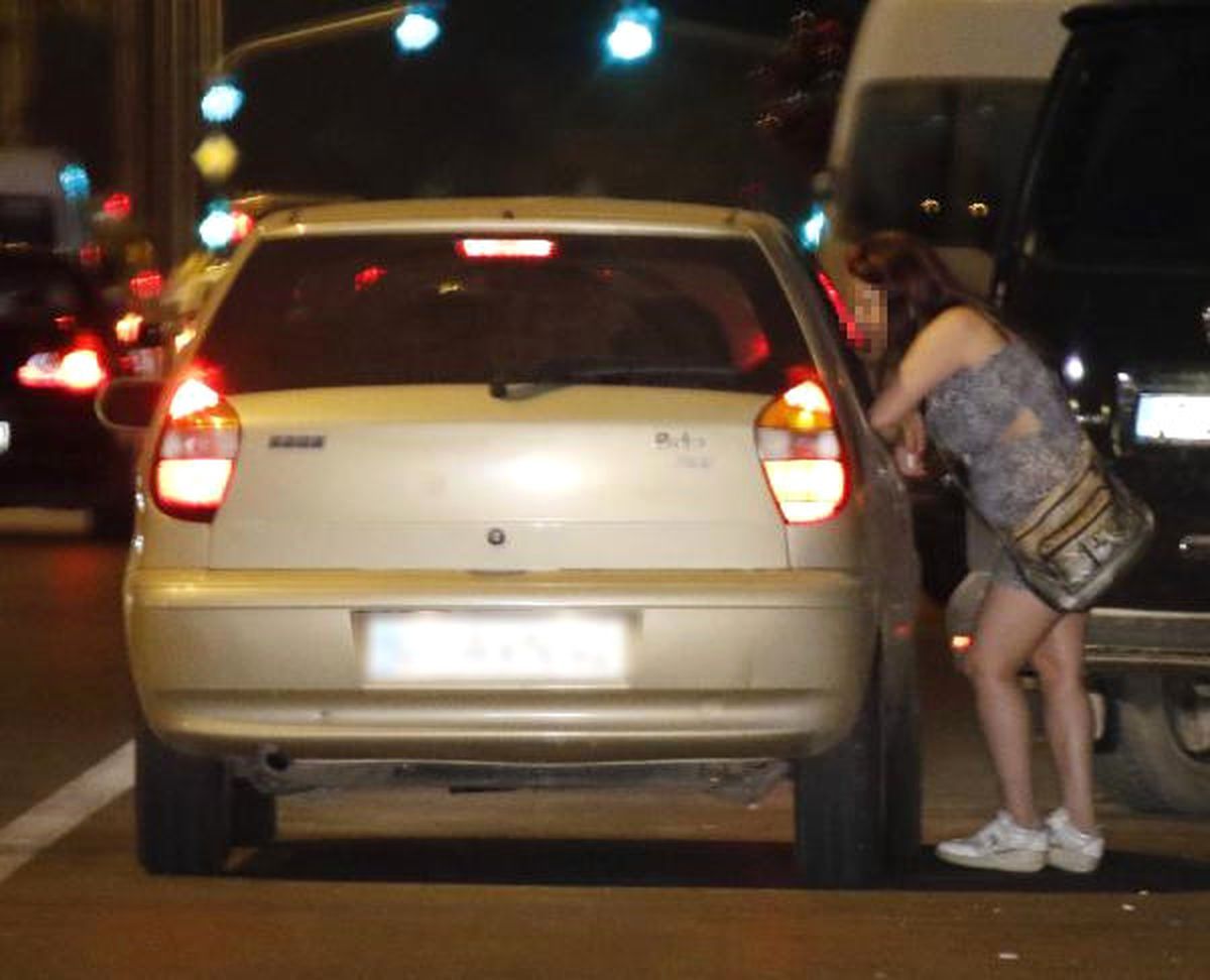 Antalya'nın Dünyaca Ünlü Sahilinde Fuhuş Pazarlığı