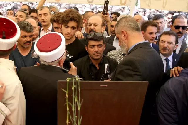 İbrahim Erkal'ın Cenazesinde Gözyaşları Sel Oldu