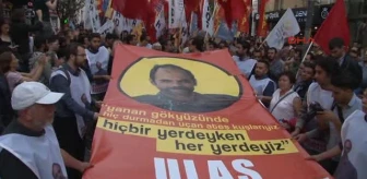 Kadıköy'de Ulaş Bayraktaroğlu İçin Anma Düzenlendi