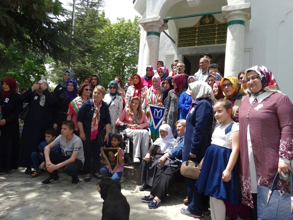 63 Anne Çocukları ile Birlikte Hayme Ana'yı Ziyaret Etti