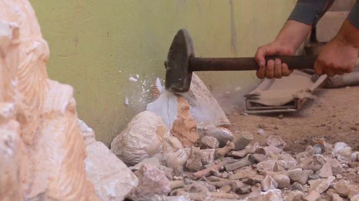 DEAŞ'tan Yeni Video: Deyrizor'daki Tarihi Eserleri Yok Ettiler