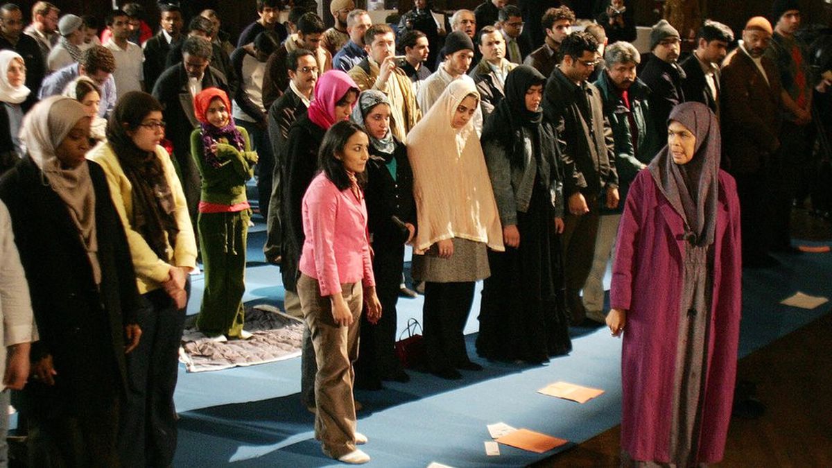 Hollanda'da İlk Kez Bir Kadının Cuma Namazı Kıldırması Olay Oldu