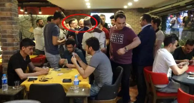 Kılıçdaroğlu'nun Ziyaret Ettiği Kafede Gençler İstifleri Bile Bozmadan Oyuna Devam Etti