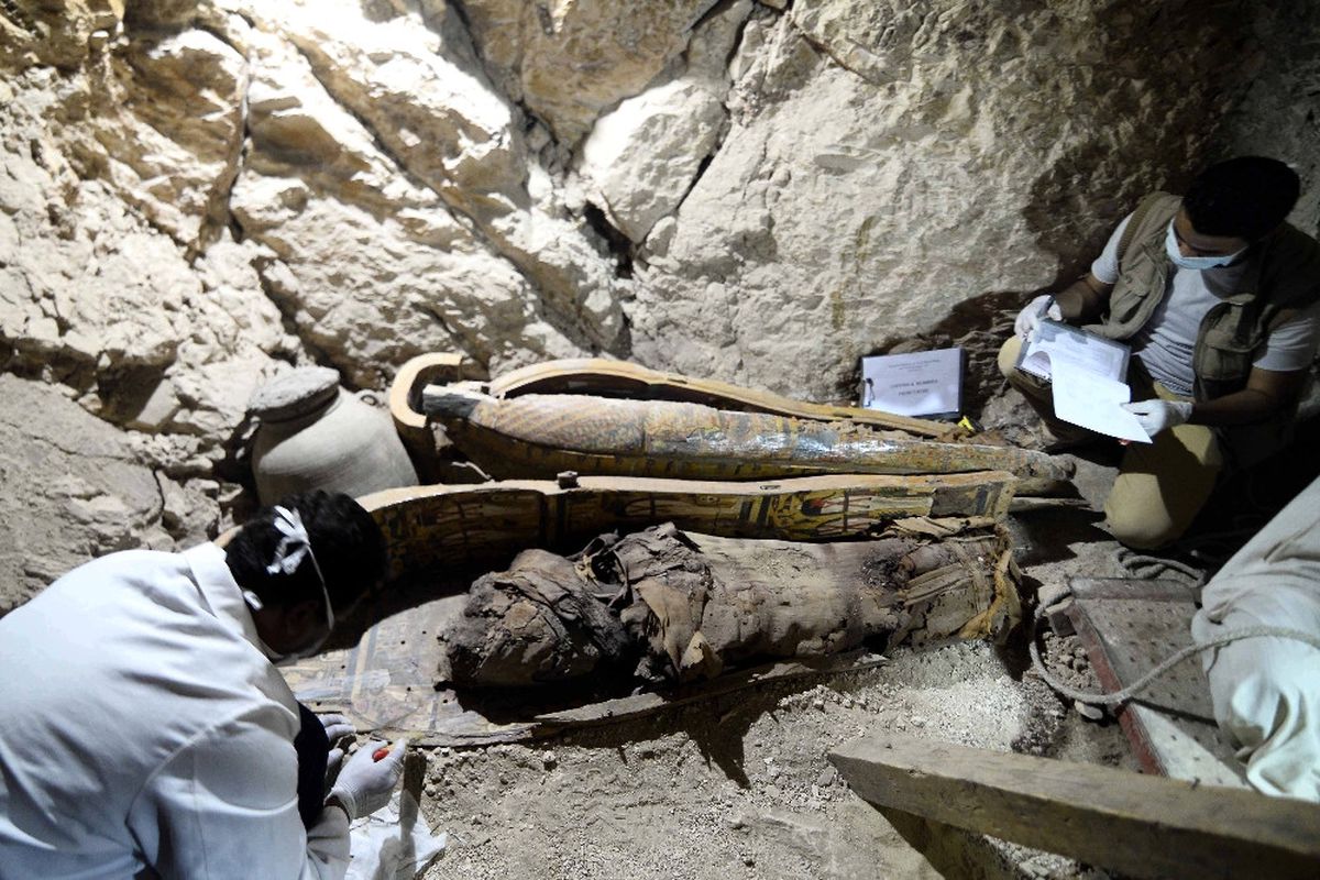 Mısır'da Yer Altı Mezarlığında 17 Mumya Bulundu