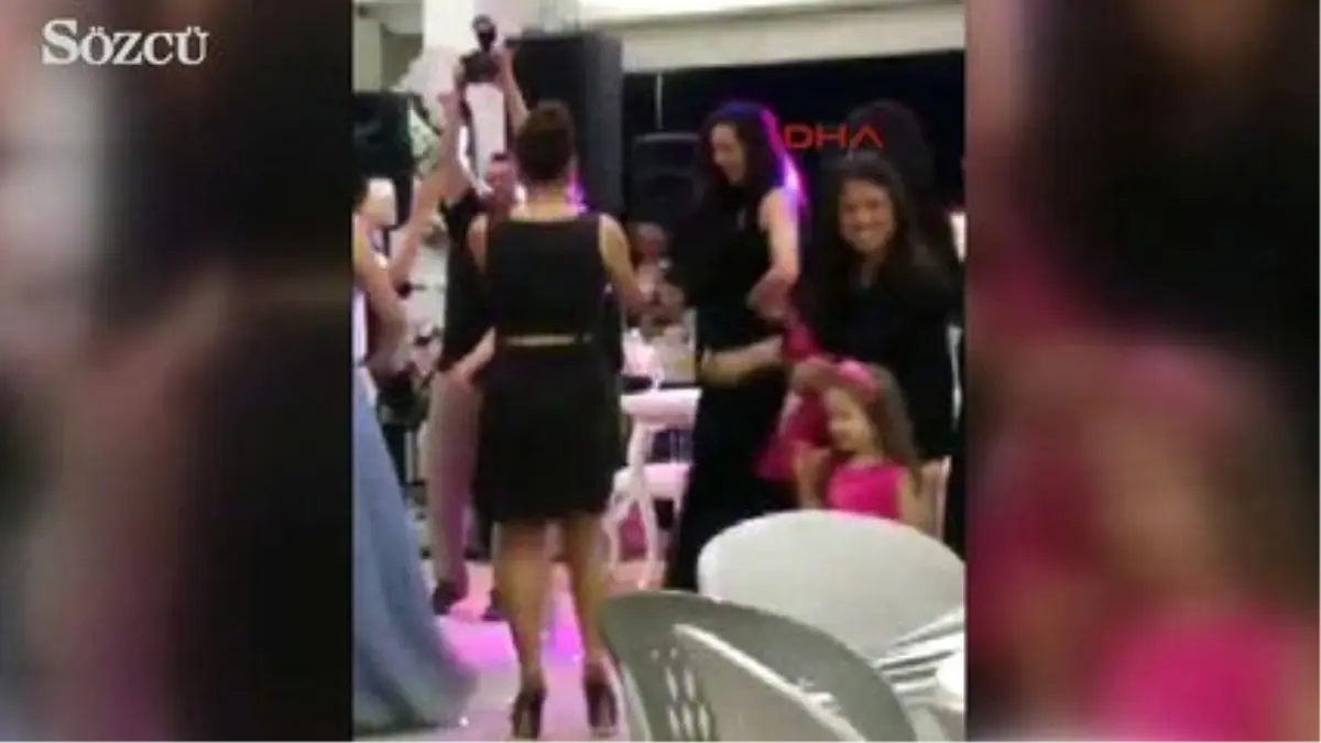 Azra Akın, Trakya Düğününde Roman Havalarıyla Coştu
