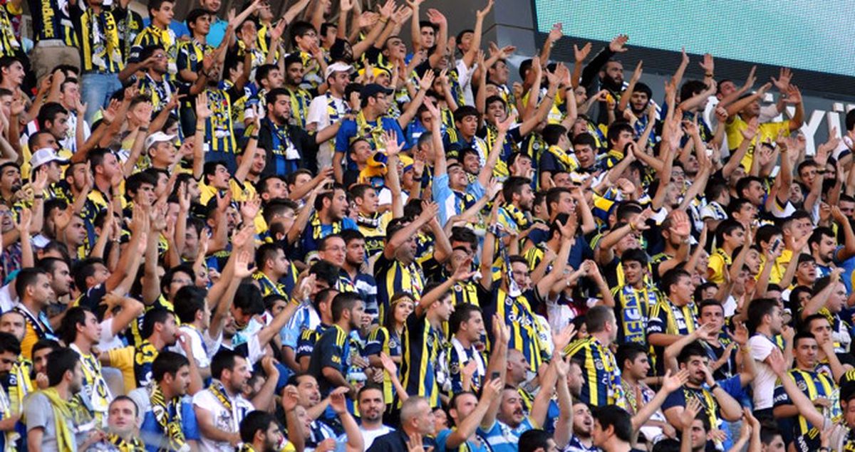 Fenerbahçeli Emenike'den Taraftara: İstedikleri Kadar Yuhalasınlar, Gitmiyorum