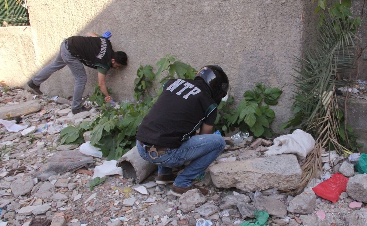 Adana'da Her Taşın Altından Uyuşturucu Çıktı! Manava Giren Polis Şaşkına Döndü