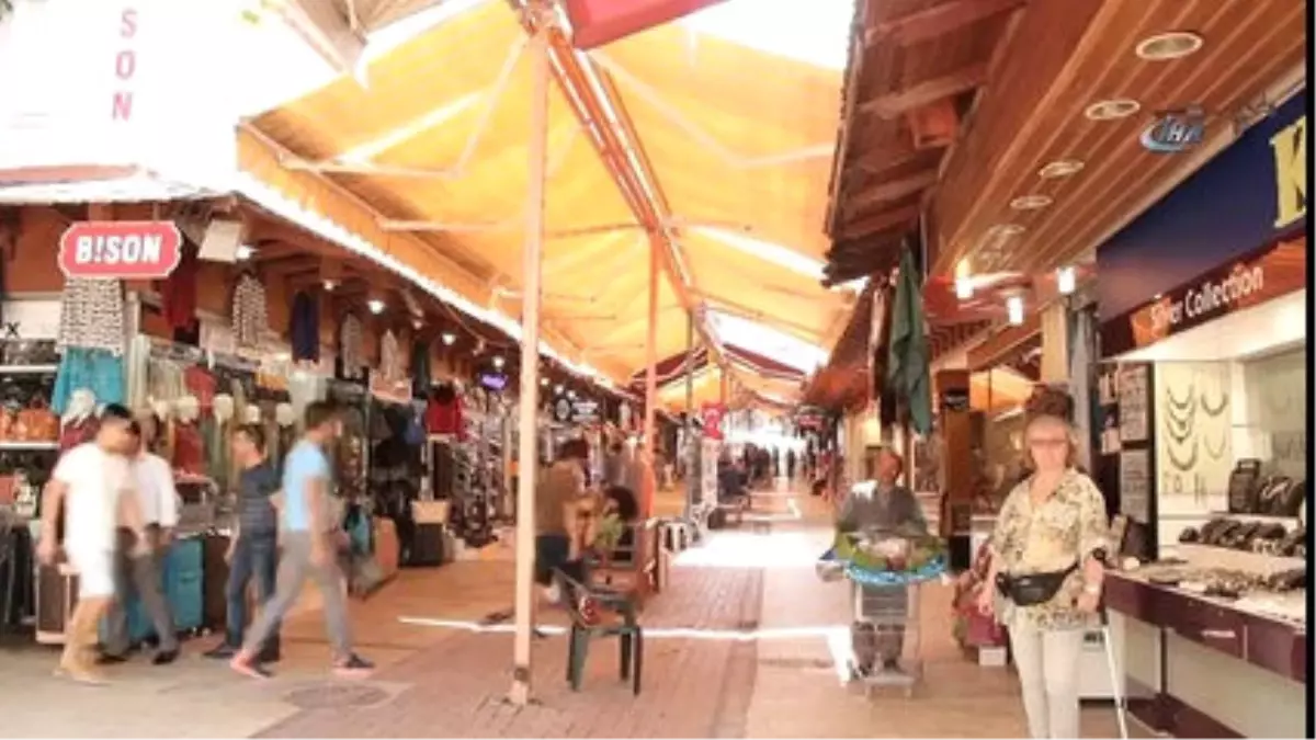 Kuşadası'nda 250 Kuyumcudan Sadece 25'i Bu Yıl Kepenk Açtı
